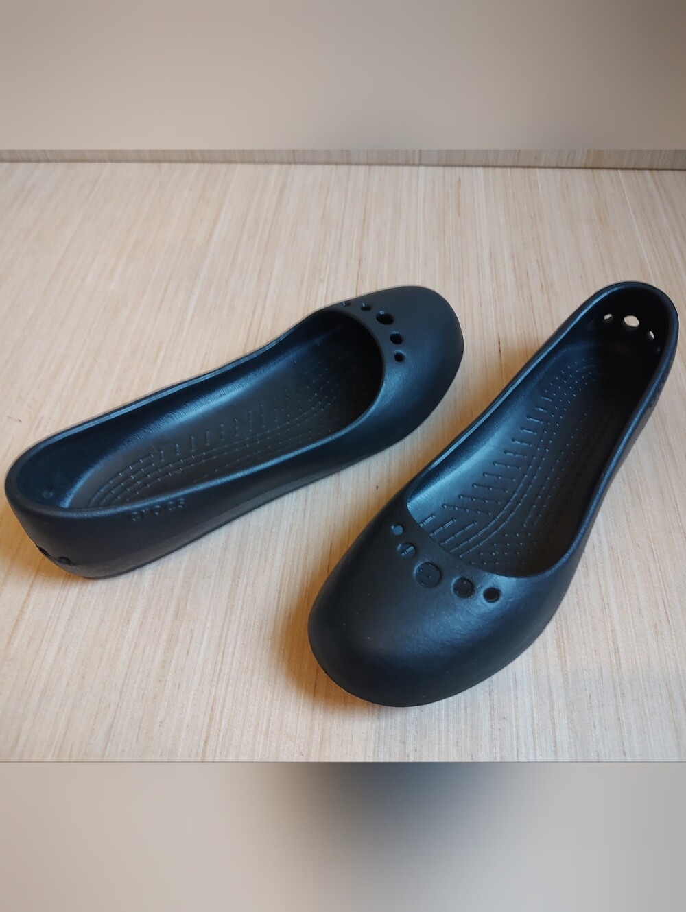 Crocs Prima Ballets Flats Black Slip On Perforated Women's Size 8 Round Toe Flat